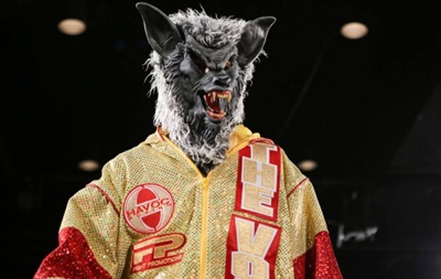 Український боксер на ринг вийшов у страшній масці вовка