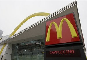 Сын премьер-министра Швеции устроился на работу в McDonald s