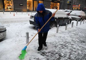 В Киеве за неубранный снег будут штрафовать. Убирать столицу позовут дворников из пригородов