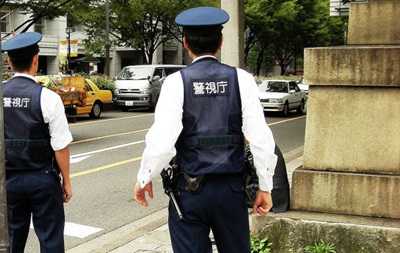 Скоро Хелловін: У Японії затримали чоловіка у масці тигра і з бензопилою