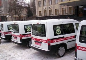 Тимошенко обещает собственноручно расклеивать на машинах скорой помощи имя Януковича