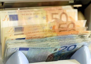 Евро на межбанке незначительно дорожает