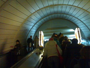 На станции киевского метро Золотые ворота эскалатор закрыли на ремонт