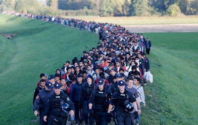 Юнкер скликає кризовий саміт щодо біженців
