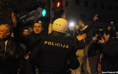 Полиция применила слезоточивый газ против протестующих в Черногории