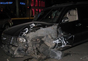 Прохожие избили водителя джипа, сбившего женщину на тротуаре в центре Одессы