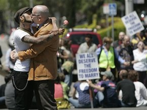 В американском штате Мэн отменили закон о легализации однополых браков