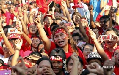 В Бирме митингуют сторонники оппозиции