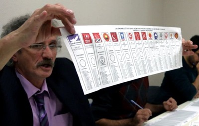 Правляча АКР перемагає на виборах у Туреччині - попередні результати