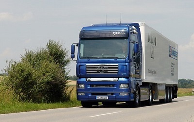 Кабмін заборонив перевозити дорогами вантажі в 40 тонн