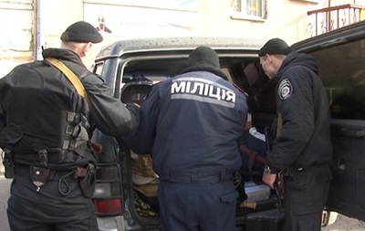 У центрі Києва затримали авто з арсеналом зброї