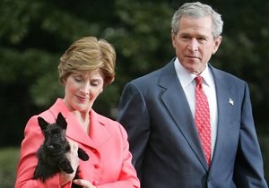 Лора Буш не исключает, что ее семью пытались отравить на саммите G8