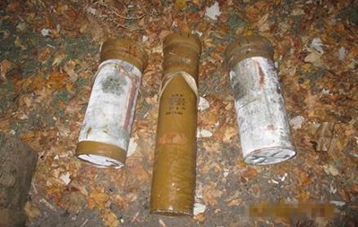 На Донеччині знайшли схованки з фугасами і гранатометами