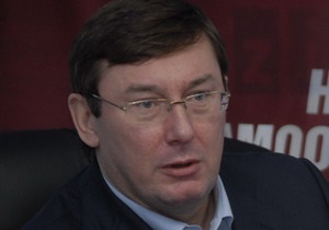 МВД: При попытке забрать джип Луценко на штрафплощадку экс-министр обещал лечь под колеса