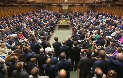 Британські жінки-депутати хочуть годувати грудьми в залі засідань
