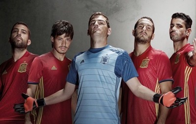 Сборная Испании представила форму на Евро-2016