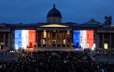 Взрывы в Париже: весь мир соболезнует Франции
