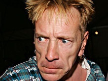 Вокалист Sex Pistols станет лицом сливочного масла