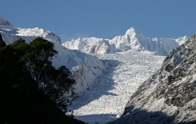 В Новой Зеландии рядом с ледником упал туристический вертолет