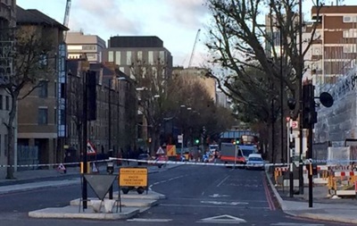 В Лондоне задержаны три человека, перекрыли улицу