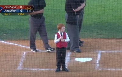Мальчик с приступом икоты исполнил гимн Австралии перед бейсбольным матчем