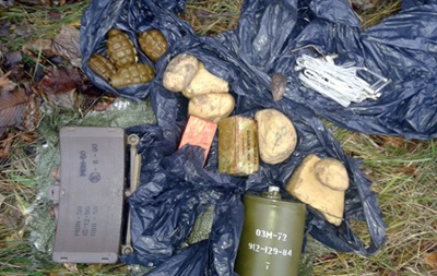 Под Артемовском в лесопосадке нашли мешок боеприпасов