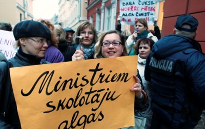 У Латвії страйкують вчителі та вихователі
