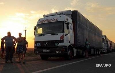 Десятки турецьких фур застрягли на кордоні України і РФ