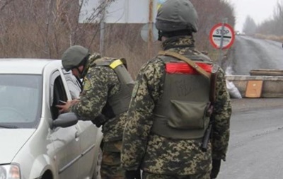 На Донбасі обстріляли авто з мирними жителями
