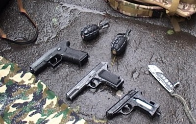 В Киеве 17-летний парень принес на Майдан оружие и гранаты