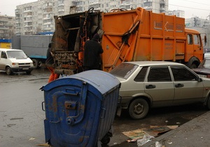 Власти Тернополя с помощью судебных приставов возобновили вывоз мусора