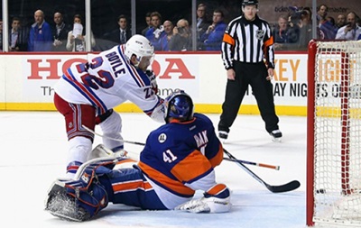 NHL: Нью-йоркское дерби в пользу Айлендерс, Эдмонтон выигрывает по буллитам