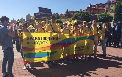 Иные люди. Украинские ЛГБТ-подростки видят стену внутри общества