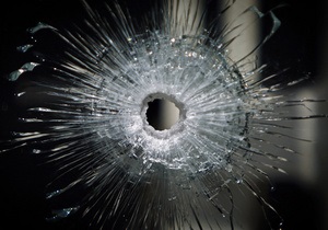 В Херсоне неизвестные обстреляли дробью офис кандидата в мэры: есть пострадавшие
