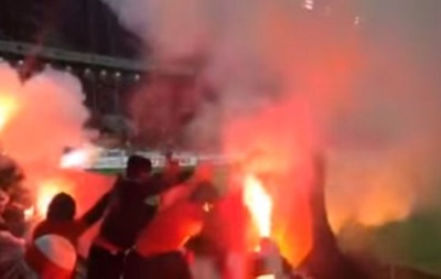 В России фанаты во время матча сожгли флаги Турции