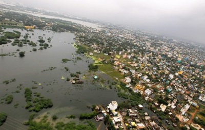 Число жертв наводнения в Индии превысило 400