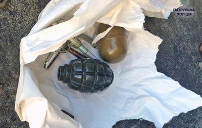 В Киеве дворник нашел две гранаты