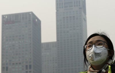 У Пекіні через смог оголосили  червоний  рівень небезпеки