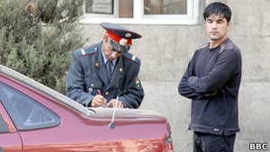 Нарушителей правил парковки в России накажут рублем