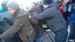 Православные активисты напали на ЛГБТ-активистов у Думы