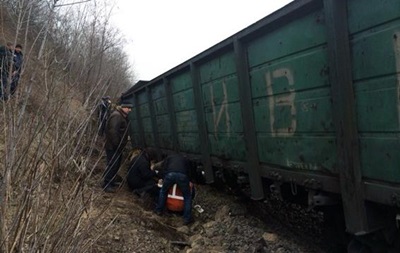 На Львівщині вантажний потяг зійшов з колії
