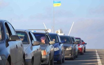 На кордоні з Польщею утворилися черги з автомобілів