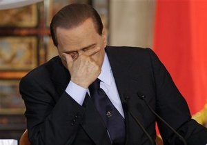 Ватикан выразил беспокойство в связи со скандалом вокруг Берлускони