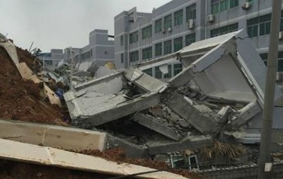 Оползень в Китае: более 20 домов ушли под землю