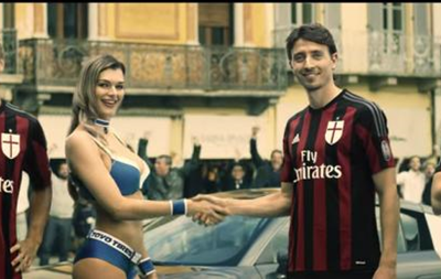 Футболисты Милана с помощью девушки в бикини остановили пару грабителей