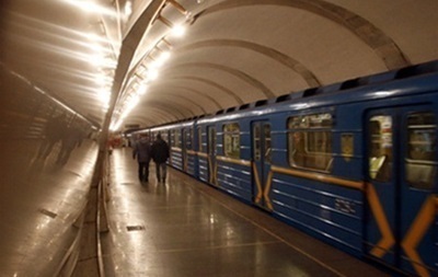 В Киеве возле станции метро умер мужчина