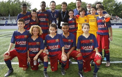 Детская команда Барселоны не захотела фотографироваться с легендой Реала