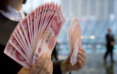 Курс юаня знову впав до чотирирічного мінімуму