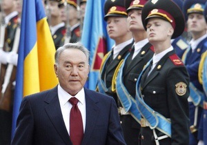 Казахских депутатов попросили отменить президентские выборы и разрешить Назарбаеву править до 2020 года