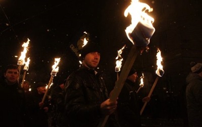 Итоги 1 января: Факельные шествия, скидка на газ